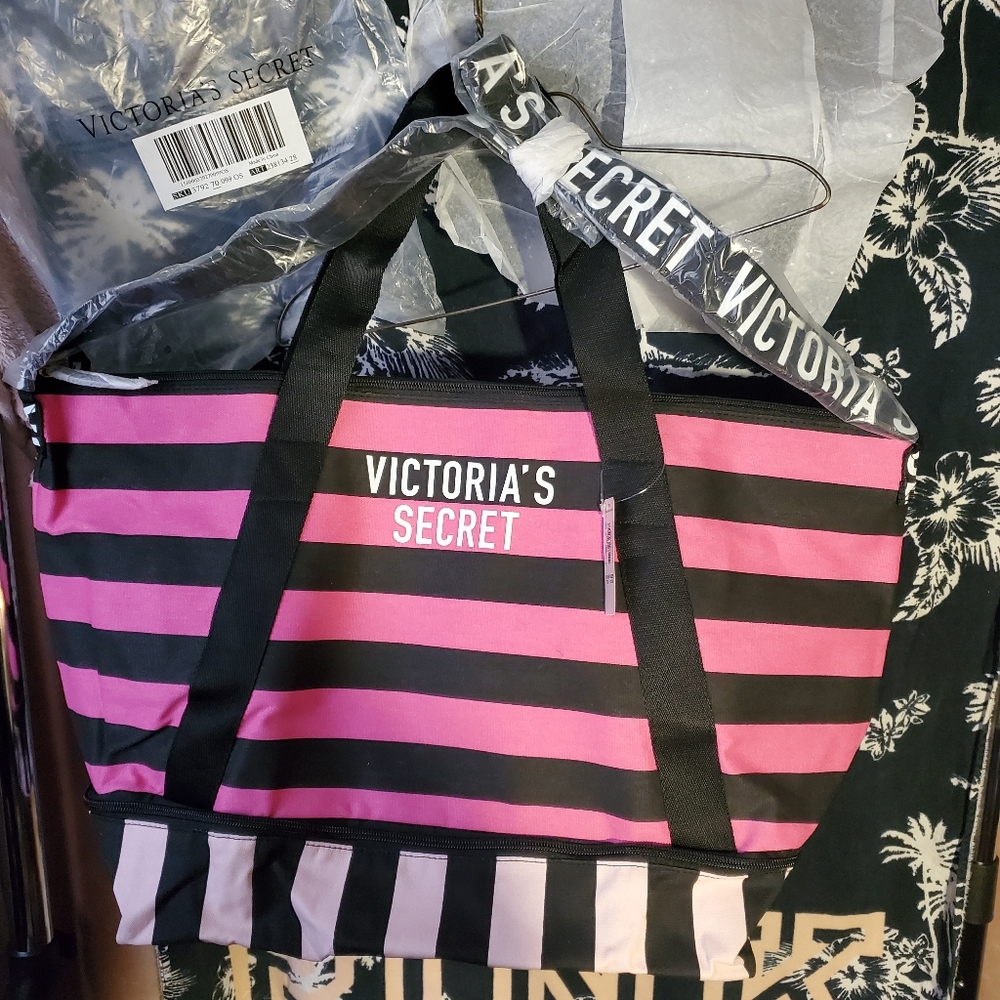 Victoria's Secret Weekend Travel Bag - Picture 10 of 16